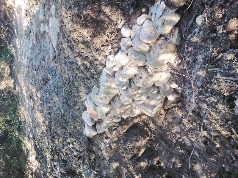 Evacuation et trop plein empierrés Evacuation et trop-plein empierrés